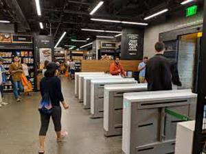 アマゾン・ゴーには有人レジは存在せず、ゲートを通過することにより自動的に支払いの処理が行われる